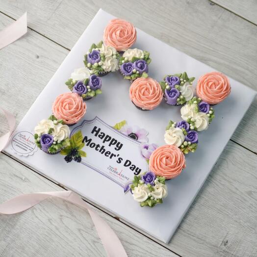 Композиция из капкейков ко Дню матери