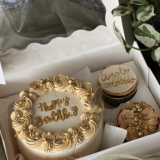 Ореховый торт бискофф с 2 капкейками