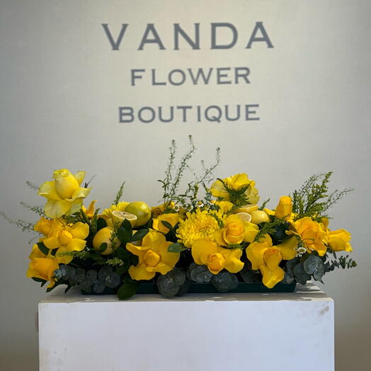 Centre de table jaune pour la table à manger