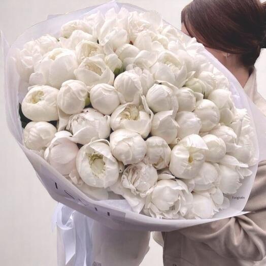 باقة من أزهار الفاوانيا البيضاء