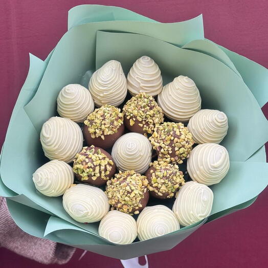 Букет клубники в фисташковом шоколаде