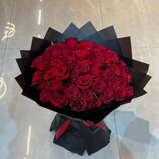 Elegante ramo de 50 rosas