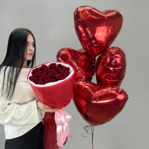"Настроение ко Дню святого Валентина" 35 красных роз с шариками-сердцами