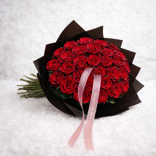 Crimson Royale – Ramo premium de 31 rosas rojas