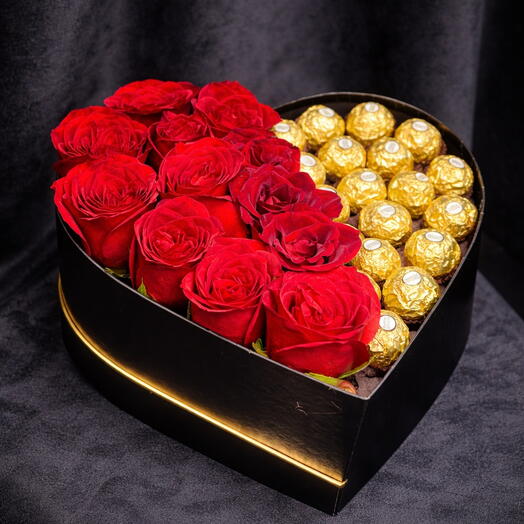 Красные розы шоколад Ferrero коробка-сердце на День святого Валентина
