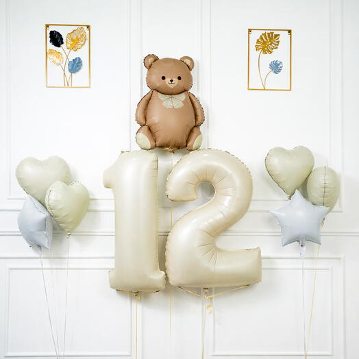 طقم دمية تيدي بلون كريمي مع بالونات فويل على شكل قلب ورقم مخصص (10–99)