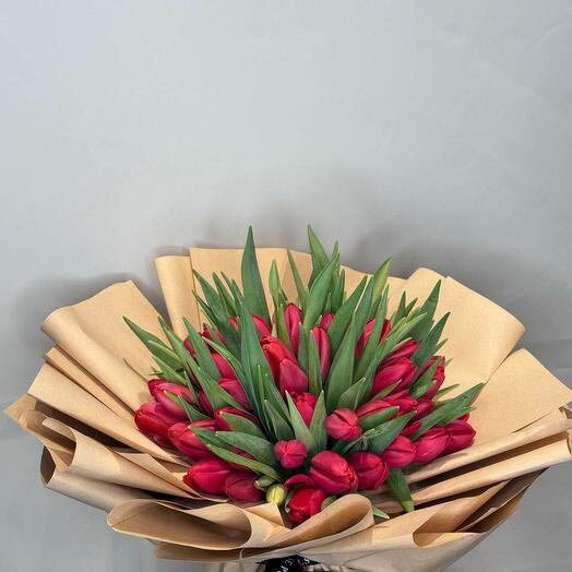 RED TULIP HAND BOUQUET