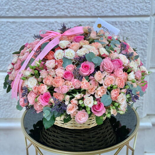 Spray Roses Basket Richness
