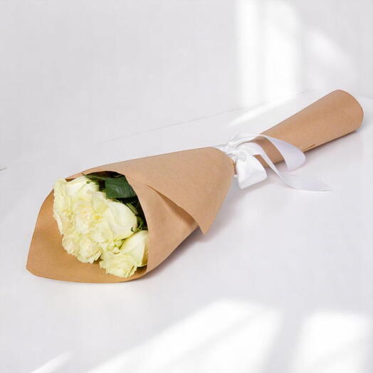 Белая безмятежность – простой букет из 9 белых роз