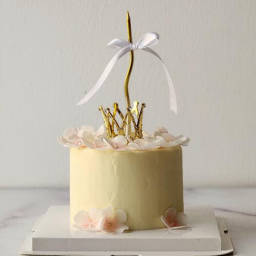 كعكة بينتو صغيرة بتاج ولمعان