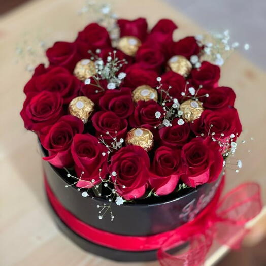 Премиум 20 красных роз и 7 Ferrero Rocher в коробке