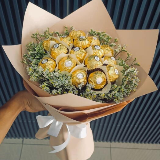 Golden bloom delight boquet
