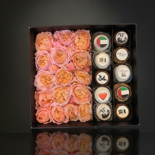 Большая коробка с цветами и шоколадными конфетами (10 шт.) - с принтом