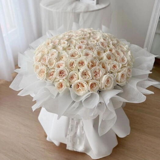 50 White Roses Signature Flower Bouquet