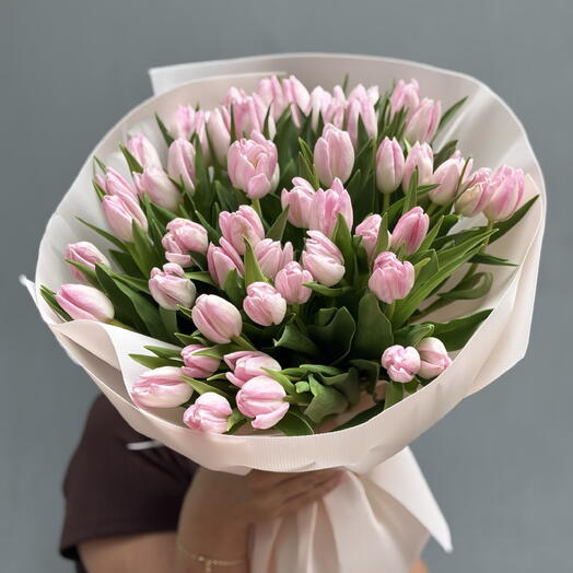 Ramo de tulipanes rosas