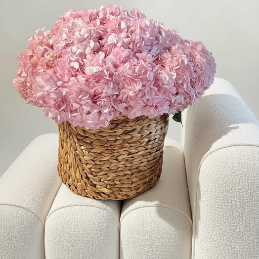 Cesta de flores con hortensias rosa claro 25 uds