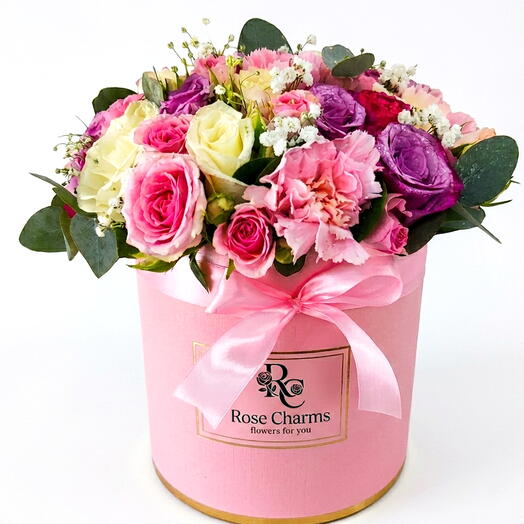 Arrangement luxueux de roses mixtes en boîte | Roses   Œillets dans une boîte élégante | Fleurs de Dubaï en ligne