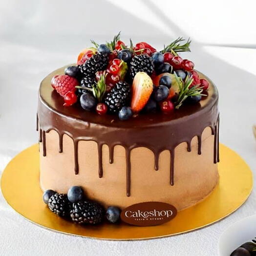 كعكة الشوكولاتة بالتنقيط والتوت (خالٍ من البيض، 1.5 كجم)