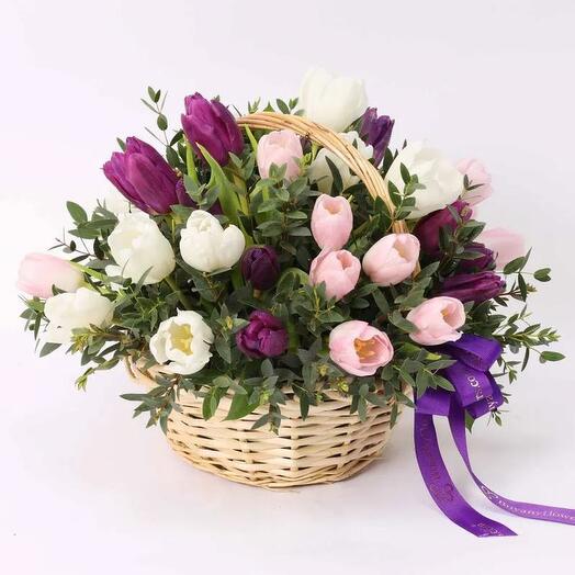 Окрашенные небеса корзина 30 тюльпанов