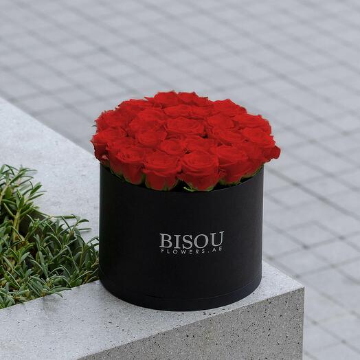 Коробка красных цветов