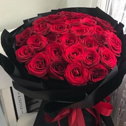 30 красных роз