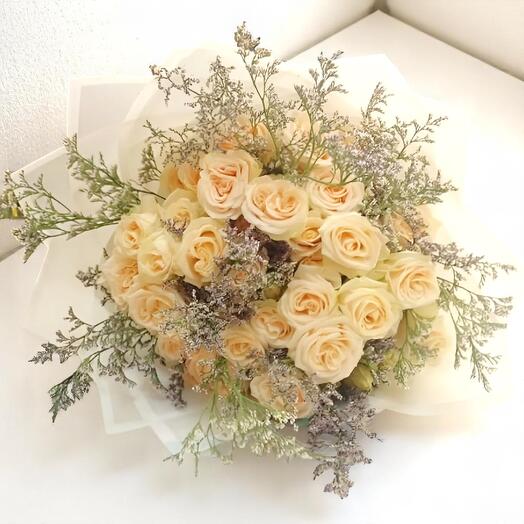 Peach Spray Rose Bouquet – 21 Elegant Stems with Limonium Fillers, Wrapped in Soft White Paper