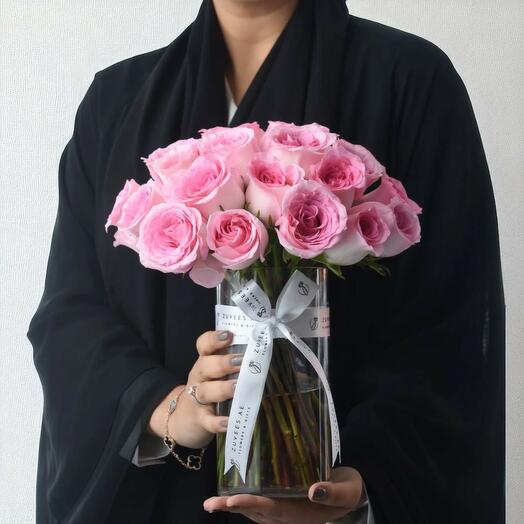 Розовая симфония Гранде в стеклянной вазе