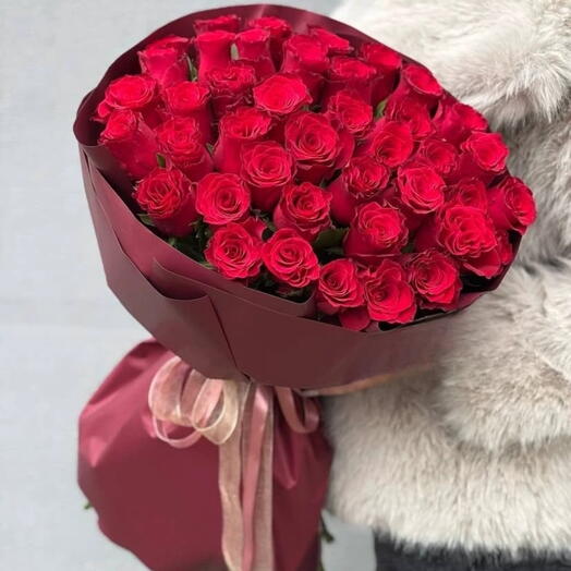 Valentine Tender_51 Букет ярко-красных роз