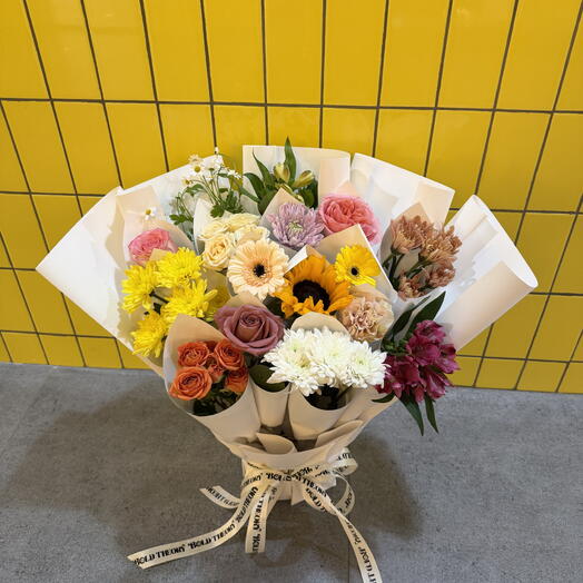 Flower fan - colorful bouquet white wrapping