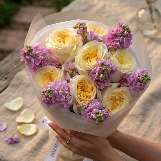 Crème   Prairie de Lavande: La Rose Parfumée du Jardin   Matthiola Luxe