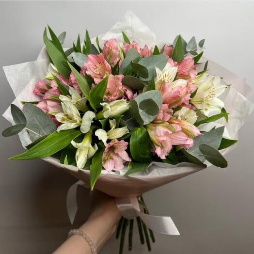 Очаровательный букет из альстромерий-610