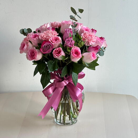 Romantic Vase of 30 Roses   Carnations – Gift of Love   Admiration