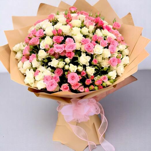Ramo de rosas blancas y rosadas