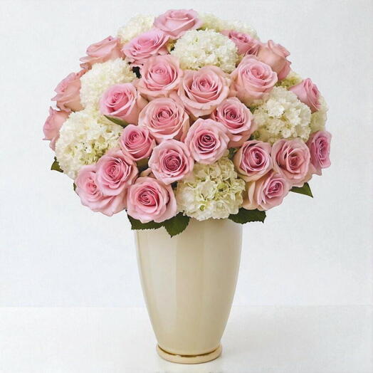 Hydrangea mix vase flower arramngement