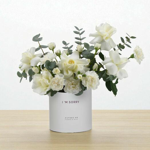 Эфирная белая коробка цветов Извини