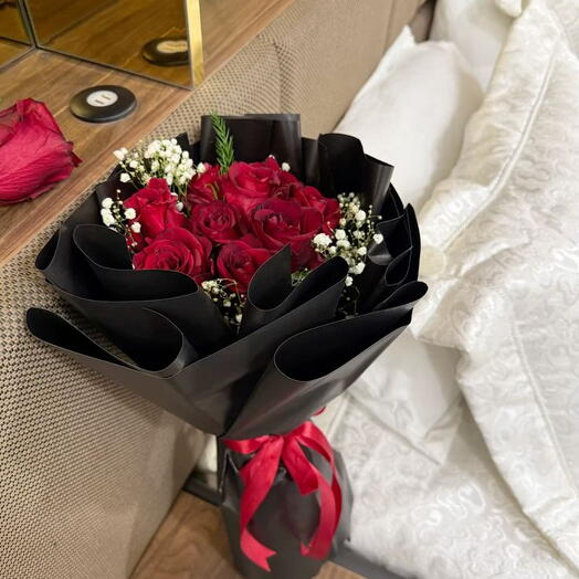 10 Red Roses Premium and Luxury Bouquet