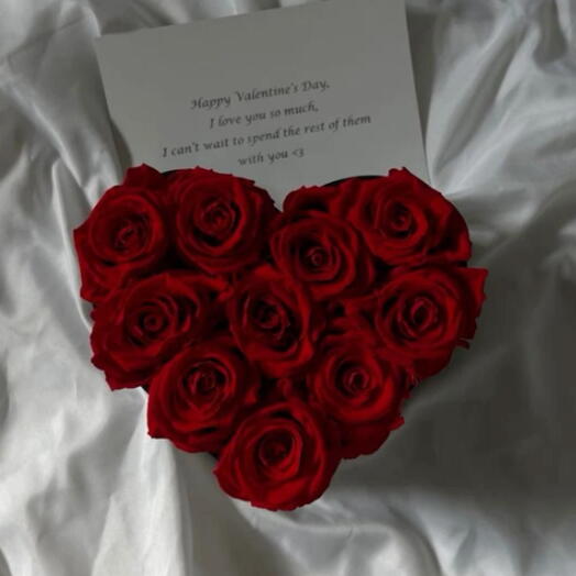Премиум 10 красных роз в коробке в форме сердца