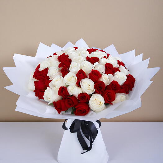 100 rosas rojas y blancas