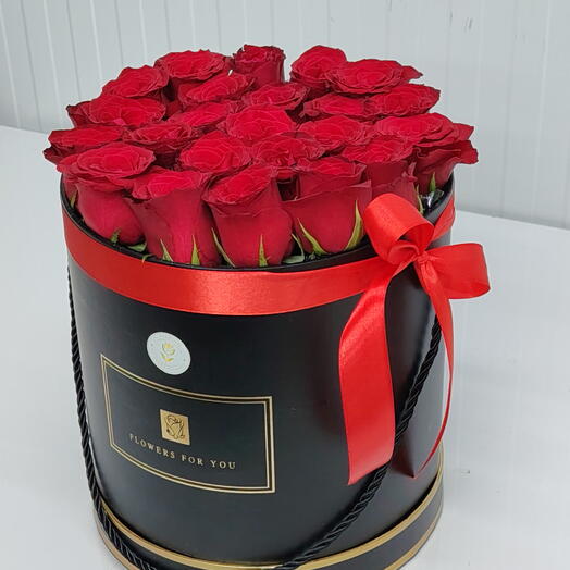 21 красная роза в коробке