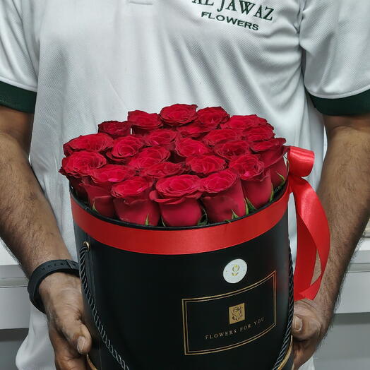 21 красная роза в коробке