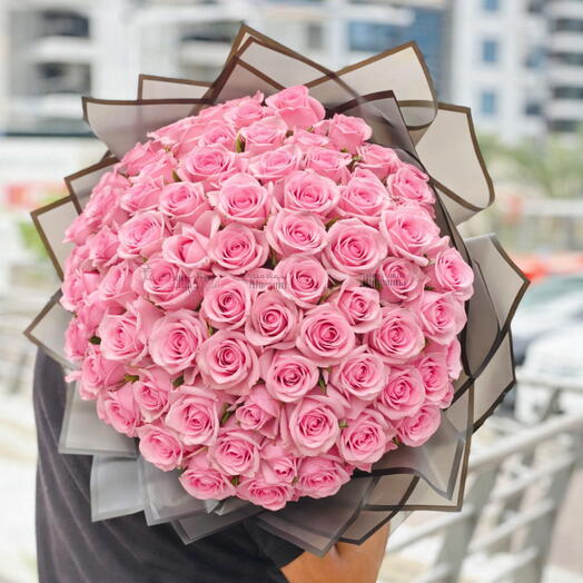 100 Pink Roses Long Bouquet