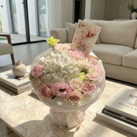 White and pink flowers bouquet