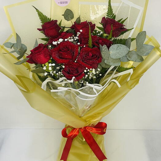 Romance: 10 Red Roses