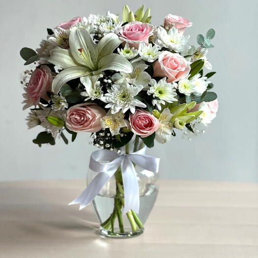 Бело-розовая ваза