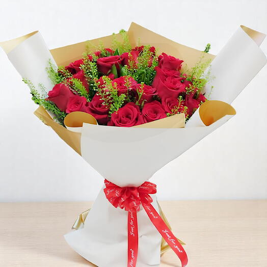 Luxurious Red Roses Bouquet