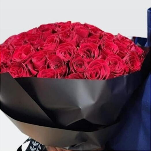 Elegant red rose bouquet
