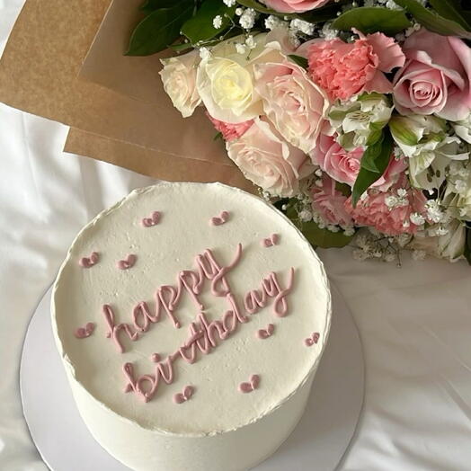 Minicake with flower bouquet