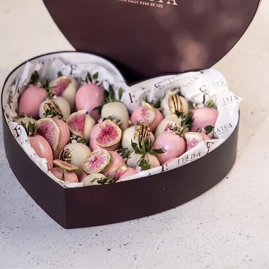 Large heart strawberry box