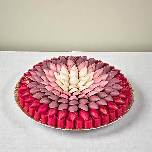 Поднос с шоколадными конфетами омбре, 167 шт.