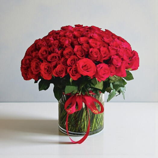 Ваза с 101 красными лепестками
